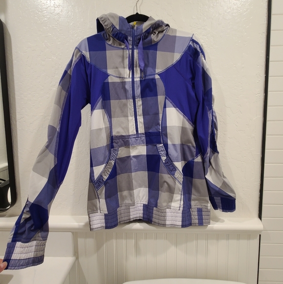 Lululemon Windbreaker  - Waterproof - Picture 5 of 5